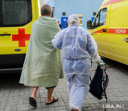 Последствия взрыва кислородной станции в госпитале на базе ГКБ№2. Челябинск, реанимобиль, медицина катастроф, врачи, скорая помощь, эвакуация больных, медики, доктор, противочумной костюм, защитные костюмы