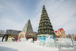 Адресники. Ханты-Мансийск, город ханты-мансийск, новогодняя елка, гостинный двор, новогодняя площадь, новый год