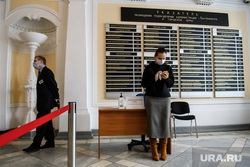 Меры предосторожности по коронавирусу на входе в администрацию Екатеринбурга. Екатеринбург, администрация екатеринбурга, кпп, профилактика, мэрия екатеринбурга