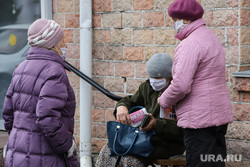 Патруль полиции на улицах города. Курган, пенсионерки, бабушки, пенсия