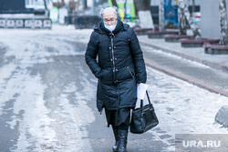 Город во время пандемии. Тюмень, люди в масках, пешеходы