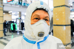 Дезинфекция и проверка масочного режима на железнодорожном вокзале. Челябинск, защитный костюм, дезинфекция, санитарная обработка, жд вокзал челябинск