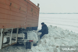 ДТП на трассе зимой. Челябинск, сугроб, снег, камаз, зима, дтп, метель, авария, кювет