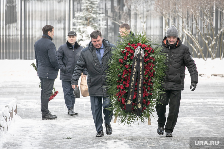 Прощание с Евгением Бухтиным на Троекуровском кладбище. Москва