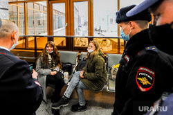 Дезинфекция и проверка масочного режима на железнодорожном вокзале. Челябинск, досмотр, полиция, жд вокзал челябинск