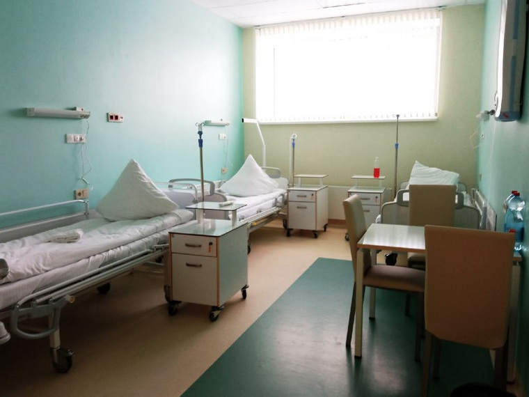 В палате госпиталя для лечения сотрудников ЕВРАЗа от COVID-19