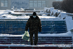Виды Екатеринбурга, зима, прохожий, вознесенская горка, мороз, холод, масочный режим, коронавирус