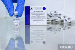 Прививка врачей российской вакциной Спутник V от новой коронавирусной инфекции. Екатеринбург, спутник v, лекарство от covid, вакцина от коронавируса, гам ковид вак