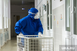 Госпитальная база по лечению коронавирусной инфекции. Магнитогорск, коридор больницы, защитные очки, защитная маска, защитная одежда, больница, covid19, коронавирус, ковид, противочумной костюм