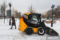 Виды Екатеринбурга, уборка снега, проспект ленина, сквер имени бабыкина