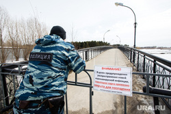 Город во время режима самоизоляции. Сургут, полиция, вирус, оцепление, парк за саймой, парк закрыт, санитарные нормы