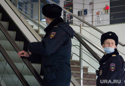 Электропоезд "Ласточка". Челябинск – Магнитогорск, полицейские, эскалатор, пригородный вокзал, защитная маска, челябинск