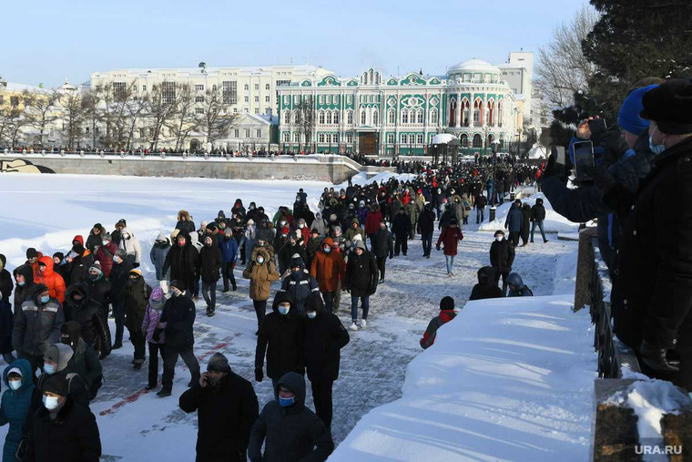 Протестующие прошлись шествием от станции метро «Динамо» до сквера у Театра драмы