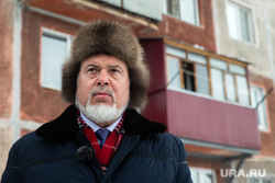 Уборка снега во дворах на улице Майской. Сургут, шувалов вадим