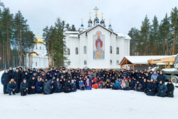 Обитатели Среднеуральского монастыря ждут возвращения опального отца Сергия