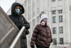 Жители столицы в режиме пандемии. Москва, маска, человек, прохожий, человек в маске, коронавирус, прохожий в маске, ковид, пандемия коронавируса, пандемия