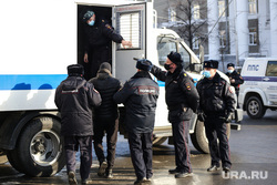 Несанкционированная акция в поддержку оппозиционера. Курган, автозак, задержание активистов, полиция, протест, задержание, наряд полиции