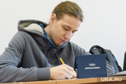 Студенты УрФУ в экзаменационный период. Екатеринбург, экзамен, зачетная книжка, урфу, студенты, сессия