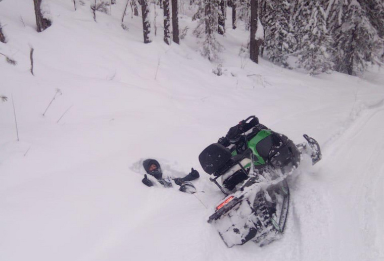 Погода на перевале Дятлова оказалась в этом году очень суровой: сперва выпало много снега…