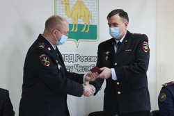 Василий Горохов (справа) стал руководителем отдела полиции Калининского района Челябинска