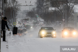 Виды Екатеринбурга, уборка снега, зима, плохая погода, улица карла либкнехта, снег в городе, дорога, заснеженная улица