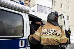 Последствия пожара в девятиэтажном жилом доме на улице Рассветная. Екатеринбург, мчс, полиция, последствия пожара, улица рассветная