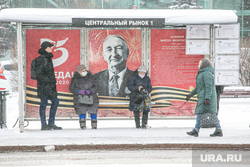 Виды города, зима. Тюмень, остановка, автобусная остановка, остановка общественного транспорта