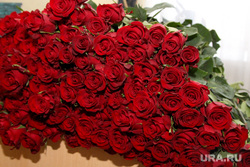 Прием Губернатором спортсменов
Курган, розы, букет цветов