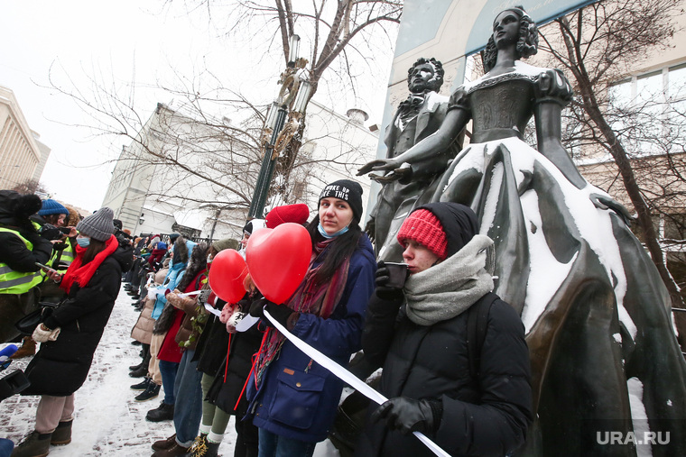 Несанкционированная акция «Цепь солидарности» вдоль улицы Старый Арбат. Москва