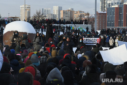 Несанкционированный митинг в поддержку оппозиционера. Екатеринбург, город екатеринбург, октябрьская площадь, несанкционированная акция, плакат, толпа людей