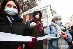 Несанкционированная акция «Цепь солидарности» вдоль улицы Старый Арбат. Москва