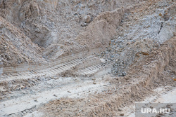 Строительство дороги по ул. Бурова-Петрова. Курган, песок, куча песка