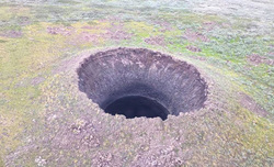 Диаметр кратера составляет около 25 м