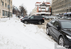 Виды Екатеринбурга, снег на дороге, снег в городе, улица мамина сибиряка, грязный снег, нечищенная дорога, неубранный снег, снег на обочине