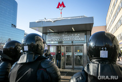 Обстановка у Мосгорсуда во время процесса над оппозиционером. Москва, полиция, станция метро, омон, преображенская площадь