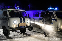Среднеуральский монастырь после ночного штурма полицией. Среднеуральск, полиция, охрана правопорядка, правоохранительные органы, ппсп, буханка, полицейская буханка