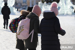 Площадь Ленина. Курган, зима, ученики, девочки, дети, зимние каникулы, ученицы