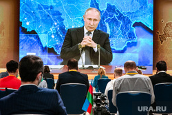 Большая пресс-конференция президента РФ. Москва, путин на экране