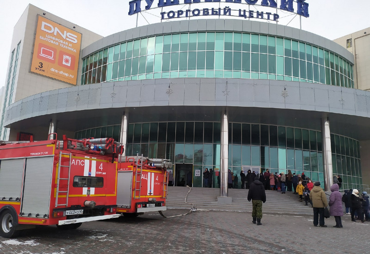 Посетители ТРЦ «Пушкинский» эвакуировались самостоятельно