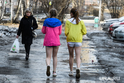 Третий день вынужденных выходных из-за ситуации с COVID-19. Екатеринбург, прогулка, погода, подростки, одежда, весна, дети без присмотра