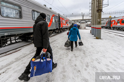 Дезинфекция и проверка масочного режима на железнодорожном вокзале. Челябинск, пассажир, пассажирский поезд, ржд, туризм, железная дорога, путешествие, вагон, поезд, перевозка пассажиров