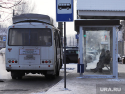 Автобусная остановка на улице Куйбышева. Курган, улица куйбышева, автобусная остановка, автобус