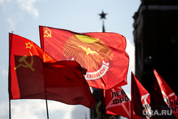 Коммунисты на Манежной площади, перед возложением цветов к могиле Сталина в годовщину его смерти. Москва, кпрф, митинг, коммунистическая партия, кремль, коммунисты, красные флаги