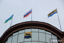 Дума Сургут , герб сургута, флаги
