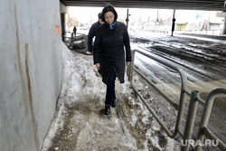Наталья Котова на объезде районов города, контролирует уборку снега на дорогах и тротуарах. Челябинск, улица труда, котова наталья