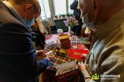 В прошлом году чиновники столкнулись с проблемами при закупке подарков для ветеранов