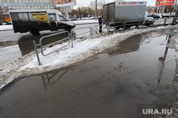 Оттепель после снегопада. Грязь. Слякоть. Челябинск, тротуар, снег, лужа, вода, оттепель