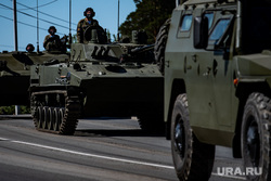 Репетиция парада, посвященного 75-й годовщине Победы в Великой Отечественной войне. Екатеринбург, военная техника, военные, техника, защитная маска, военнослужащие, репетиция парада, маска на лицо