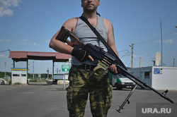 Луганск КПП в руках ЛНР, пулемет, война