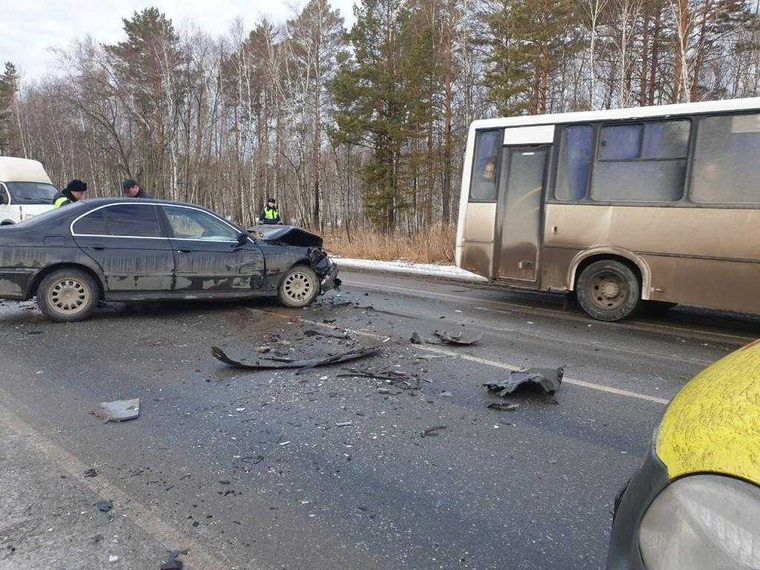 В BMW и автобусе никто не пострадал